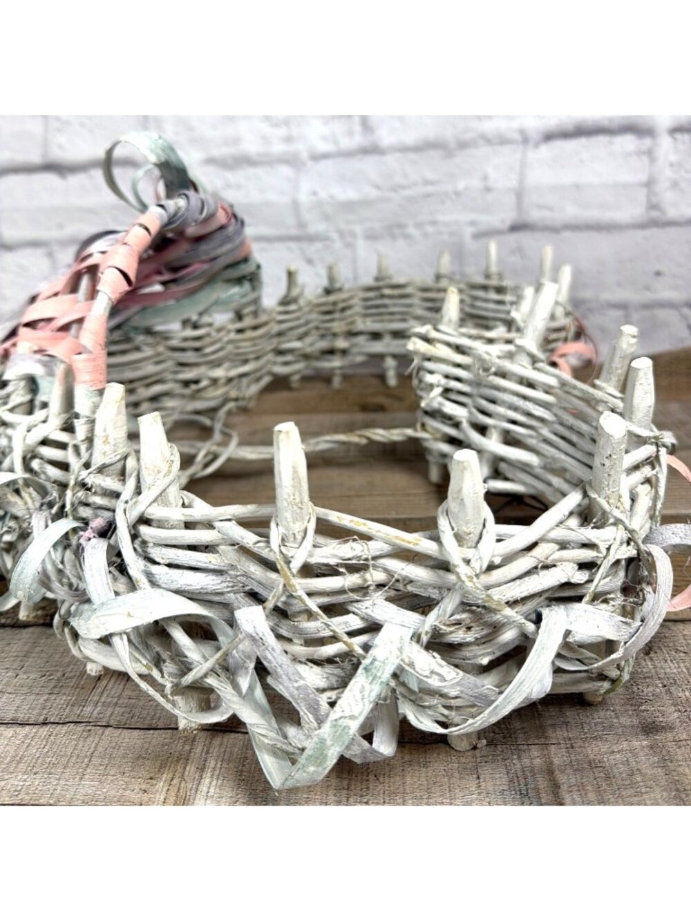 VTG Shabby Chic Cottage Core Wicker Heart Wall Basket Pink Floral Towel Holder - Picture 5 of 16